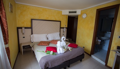 Double Room (Vintage)