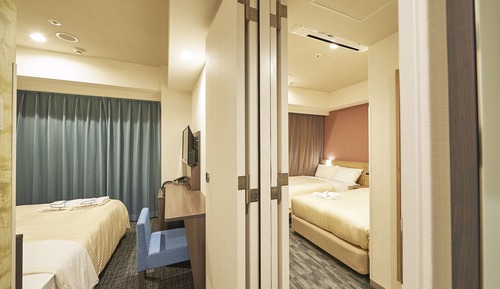 Connecting Room