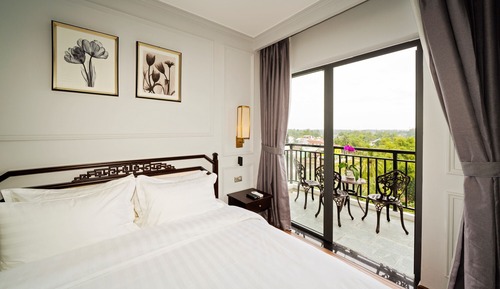 Executive Suite Triple with Balcony