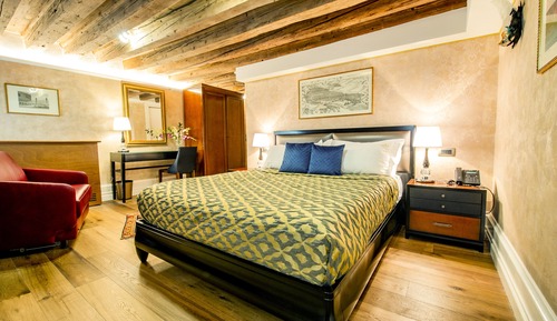 Superior Double Room, Canal View (San Salvador)