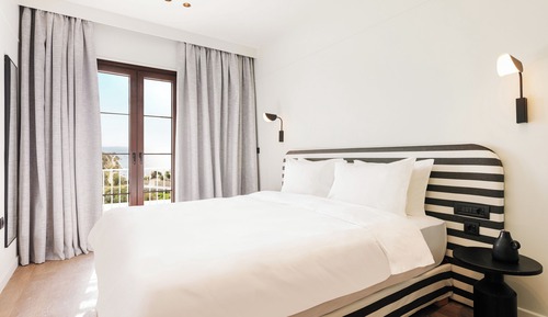 Deluxe Room with Sea View