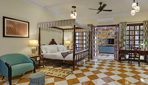 Luxury Suite with Pool View
