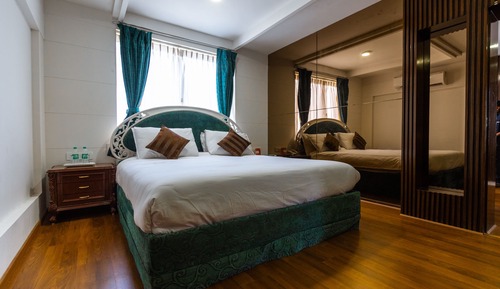 Deluxe Suite