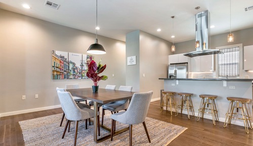 Comfort Townhome, 4 Bedrooms, Balcony