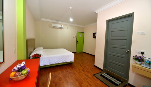Deluxe Queen Room