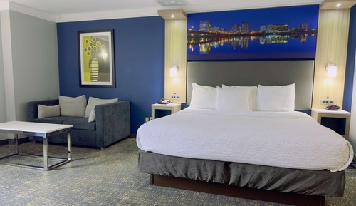 Standard Room, 1 King Bed, Accessible, Kitchen