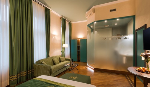 Business Studio (Crystal Suite)
