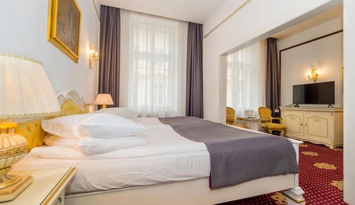 Deluxe Suite