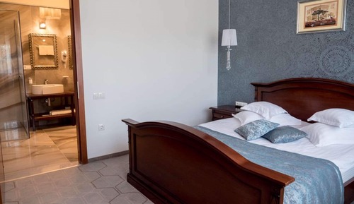 Executive Suite, 1 King Bed, Non Smoking (Living Room)