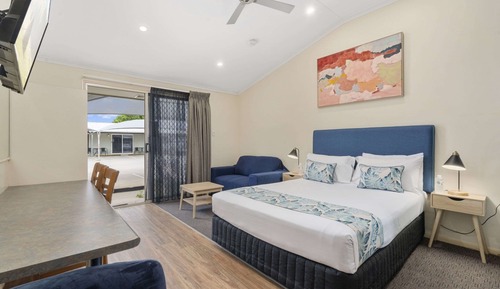 Deluxe Room, Multiple Beds, Accessible, Kitchenette