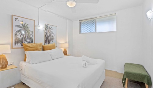 One bedroom upper floor apartment