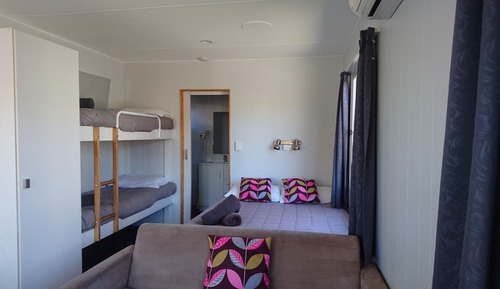 Basic Cabin, Ensuite
