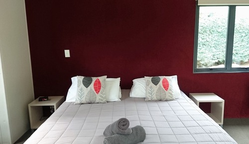 Deluxe Cabin, Shared Bathroom