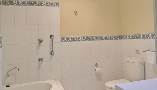 Comfort Room (Iris)