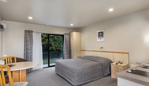 Standard Studio, 1 Queen Bed