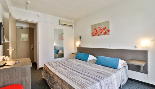 Classic Double Room, Balcony (Petite salle de bain)