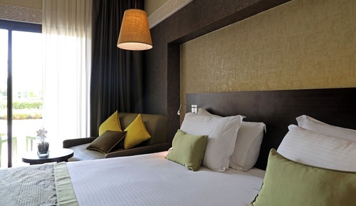 Deluxe Room, Queen Bed , Garden View