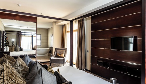 Suite, 1 King Bed (Ambassador)