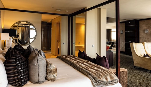 Honeymoon Suite
