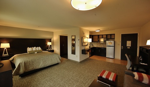 Studio Suite, 1 King Bed, Kitchen