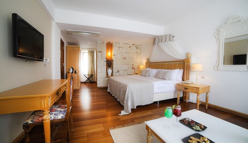 Superior Room, Balcony (Land View)