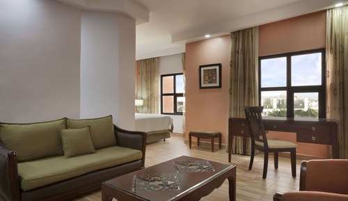 Standard Suite, 1 King Bed