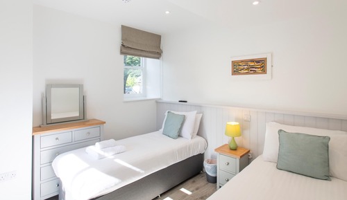 Club Room, 2 Bedrooms, Connecting Rooms, Courtyard View