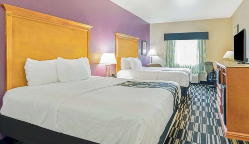 Executive Suite, 2 Queen Beds, Non Smoking