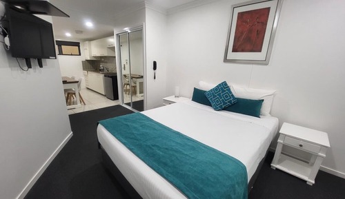 Basic Studio, 1 Queen Bed