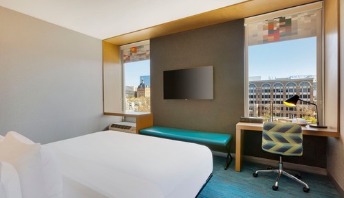 Room, 1 King Bed (Mobility/Hearing Access, Roll-In Shwr)