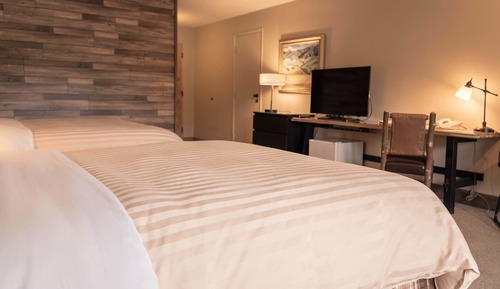 2 Queen Bed, River View (Deluxe Top Floor)