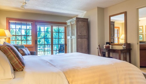 Suite, Multiple Beds, Fireplace, River View (River Facing, Whirlpool)