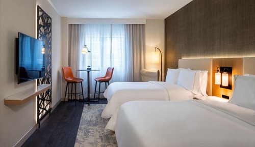 Deluxe Room, 2 Queen Beds, Non Smoking (Mobility Accessible, Tub)