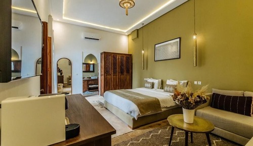 Deluxe Suite