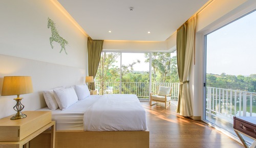 Suite with Lake View