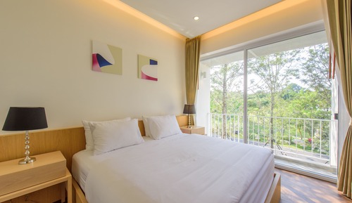 Suite with Mountain View