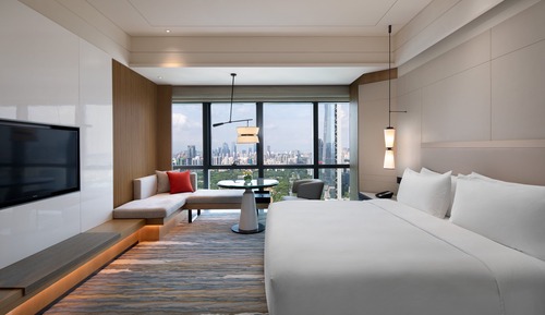 Standard Room, 1 King Bed, Club Lounge Access, City View