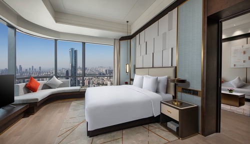 Junior Suite, 1 King Bed, Club Lounge Access