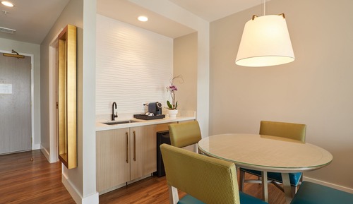 Executive Suite, 2 Queen Beds, Balcony, Resort View (Mobility Accessible, Tub)