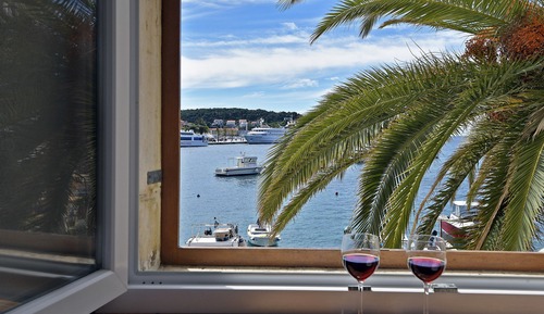 Room, Sea View