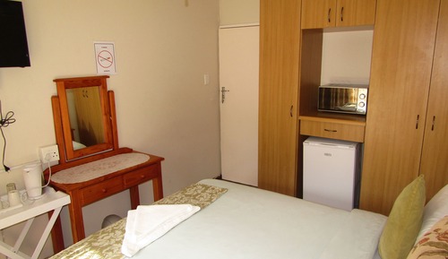 Double or Twin Room (Private External Bathroom)