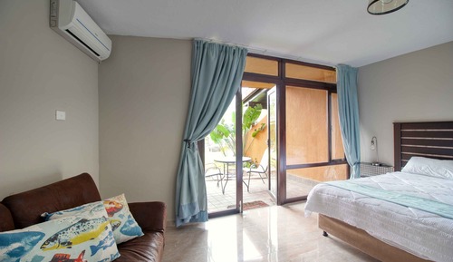 Villa 2004, San Lameer