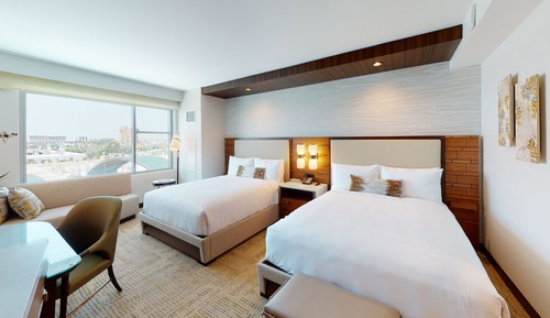 Deluxe Room, 2 Queen Beds, Pool View (Hearing Accessible)