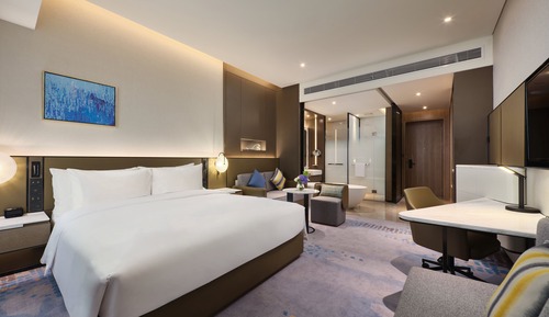 Premium Room, 1 King Bed, Accessible, Club Lounge Access (Lounge Access)