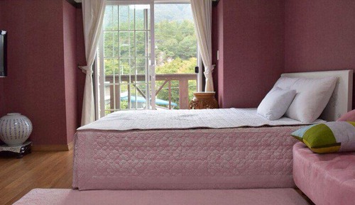 Studio, Kitchenette (202)