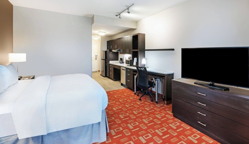 Studio Suite, 1 King Bed with Sofa bed (Mobility Accessible, Tub)