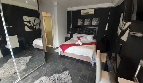 Deluxe Double Room (Self catering)