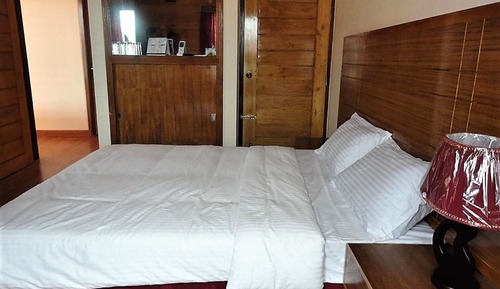 Deluxe Room, 1 Bedroom, Private Bathroom, Garden View