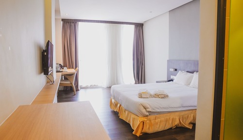 Deluxe Queen Room