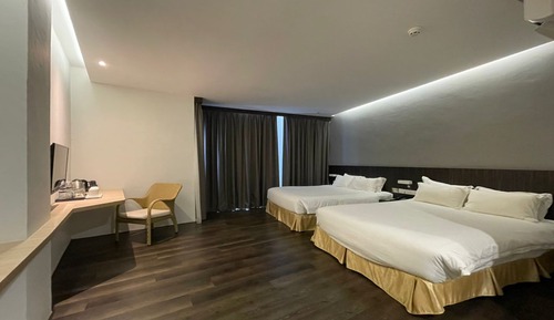 Deluxe Family Room